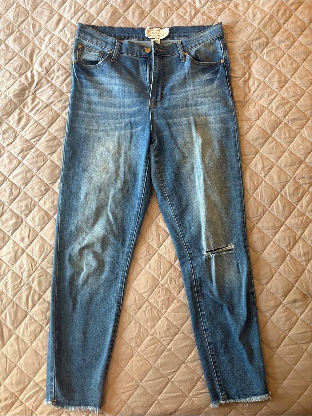 Altar'd State Women's Jeans in Washed Blue with Distressed Knee- Like New!